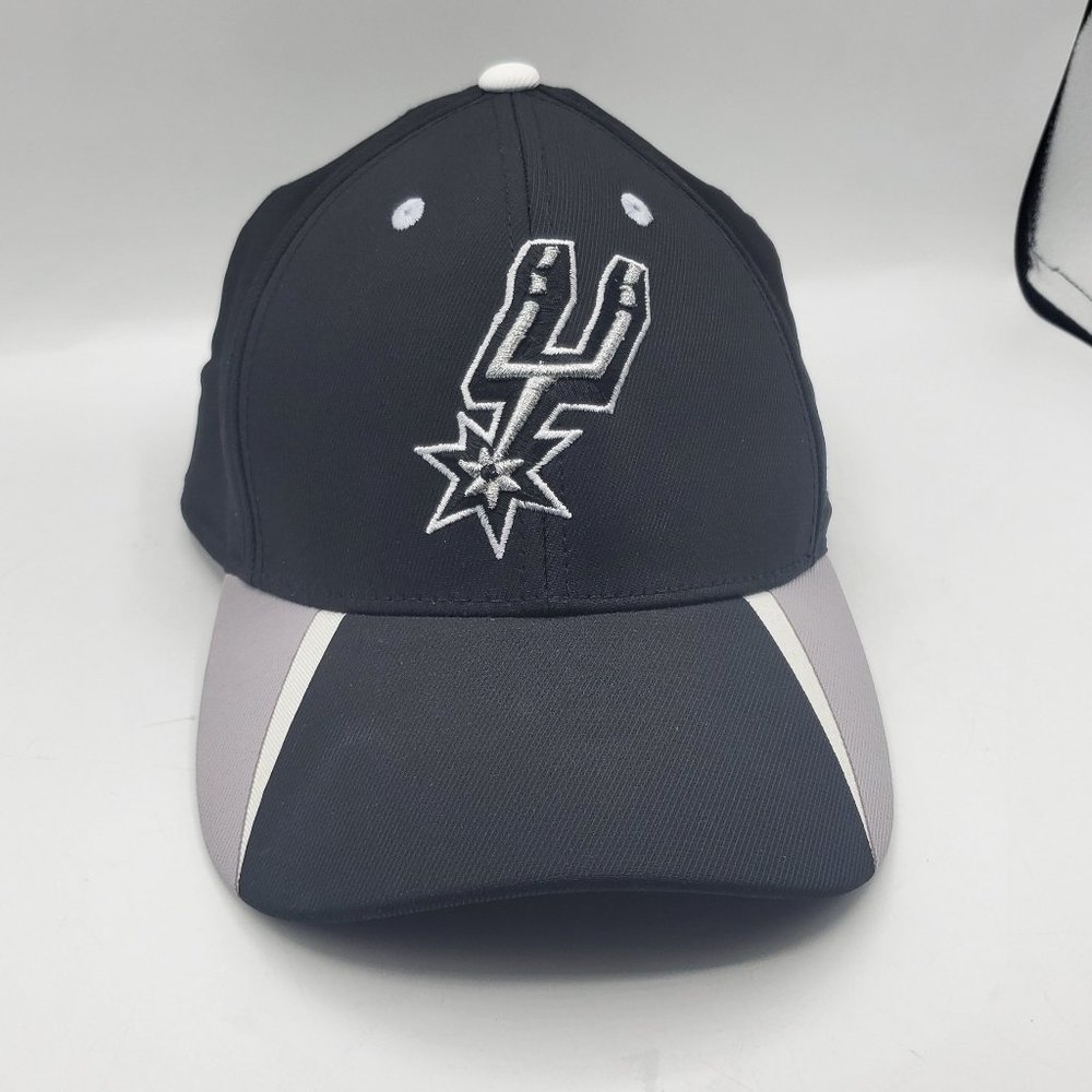 NWOT ADIDAS SAN ANTONIO SPURS SNAP BACK CAP